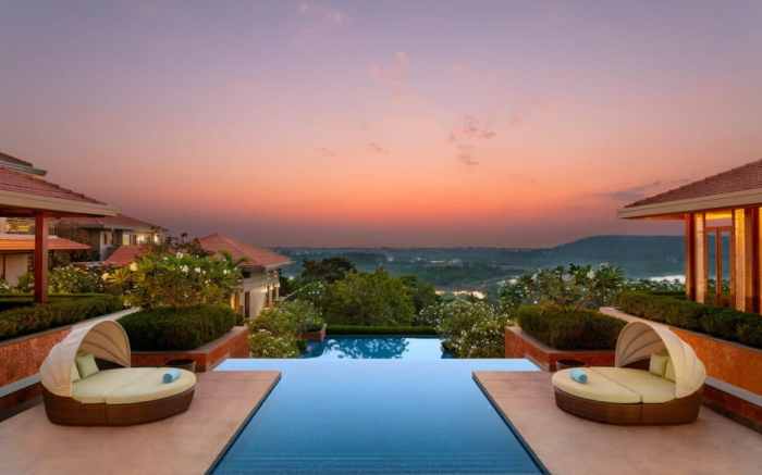 Hotels Featuring Rooftop Cinemas and Night Experiences